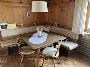 Große Landhaus-Kredenz mit integrierter Sitzbank aus Eiche, Tisch mit Eckbank Bild 3