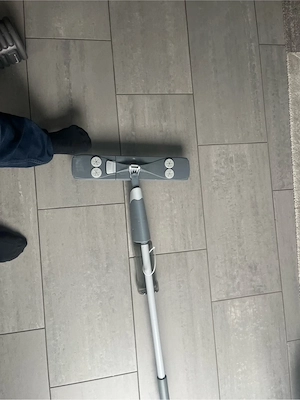 Sprühwischer Bodenwischer mit Sprühfunktion   grau weiß   sofort einsatzbereit Bild 2