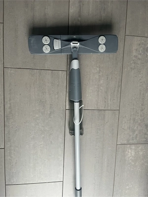 Sprühwischer Bodenwischer mit Sprühfunktion   grau weiß   sofort einsatzbereit Bild 3