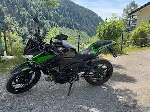 Kawasaki Z400 Bild 2