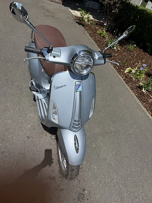 Verkaufe Vespa Primavera 50ccm mit 4 Takt Motor   Glossy Grey Bild 2