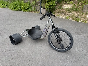 TRIAD Countermeasure 3 Electro Chrome Drift Trike Bild 2