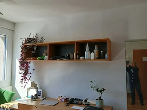 schöne stabile Wandregale, 