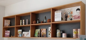2 schöne stabile Wandregale, 