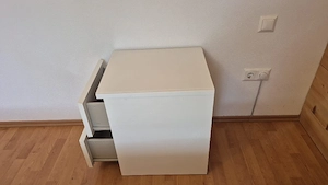 Malm ikea Bett 180 x 200 mit Nachtkästchen Bild 3