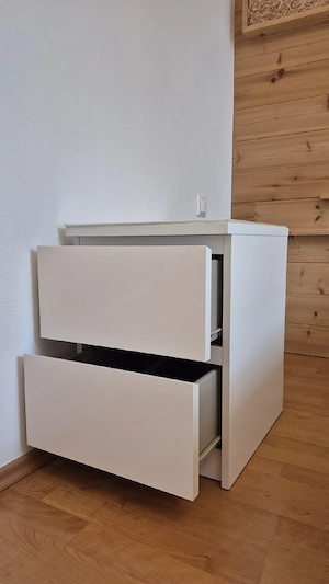 Malm ikea Bett 180 x 200 mit Nachtkästchen Bild 4