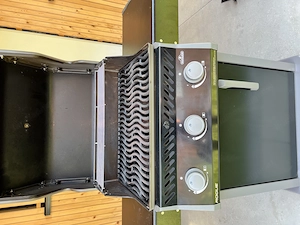 Napoleon Rogue 425 Gasgrill   Gepflegt mit original Abdeckhaube! Bild 2