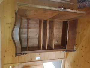 Nussholzschrank Bild 2
