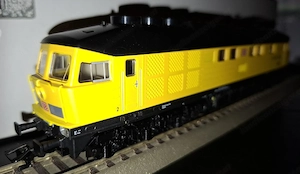 Trix Diesellok 233 493 der DB Bahnbau Gruppe H0 Bild 2