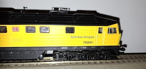 Trix Diesellok 233 493 der DB Bahnbau Gruppe H0 Bild 3