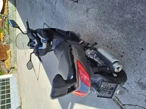 Yamaha X-Max 250 Bild 2
