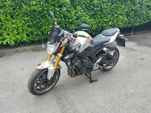 Yamaha Fazer FZ1N Bild 3