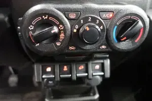 Suzuki Jimny Bild 8
