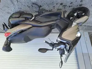 Yamaha X-Max 250