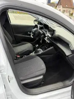 Peugeot 208 Bild 6