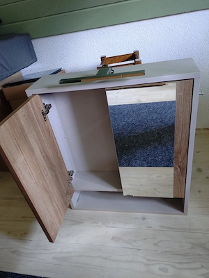 Badezimmerschrank Bild 3