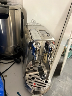 Nespresso Kapselmaschine mit Milchaufschäumer   Edelstahl Bild 2
