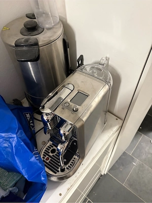 Nespresso Kapselmaschine mit Milchaufschäumer   Edelstahl Bild 3