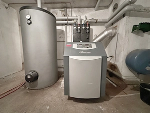 Bösch Ölheizung zu verkaufen   Komplettanlage inkl. Warmwasserspeicher Bild 2