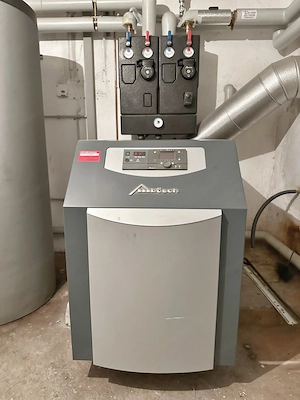 Bösch Ölheizung zu verkaufen   Komplettanlage inkl. Warmwasserspeicher Bild 3