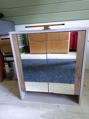 Badezimmerschrank Bild 2
