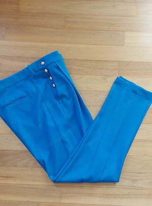 Hose mit Bügelfalte 