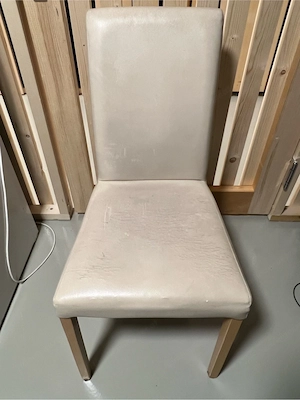 Gratis 2 Stühle aus Leder Holz