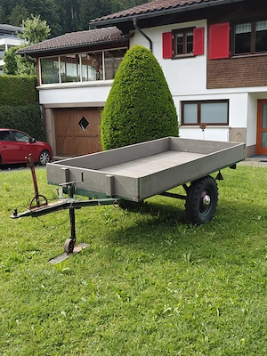 stabiler Traktorhänger mit vielen Verwendungsmöglichkeiten