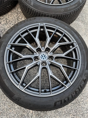 VW ID.4 Alufelgen auf Winterreifen Bild 2