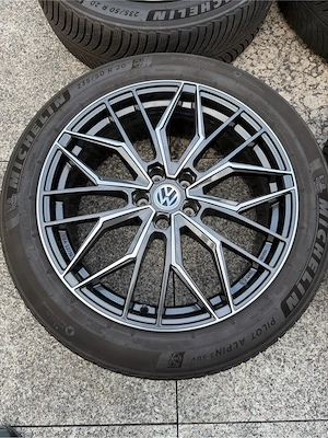 VW ID.4 Alufelgen auf Winterreifen Bild 5