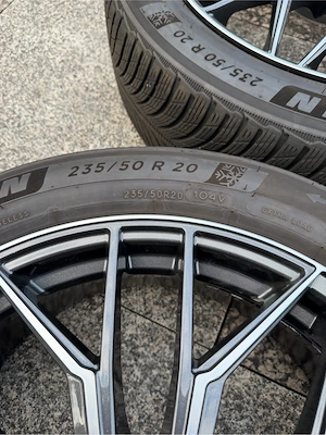 VW ID.4 Alufelgen auf Winterreifen Bild 7