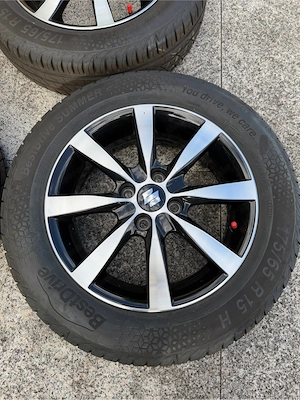 Suzuki Sommerreifen auf Alufelgen Bild 3