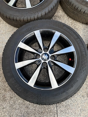 Suzuki Sommerreifen auf Alufelgen Bild 5