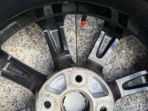 Suzuki Sommerreifen auf Alufelgen Bild 9