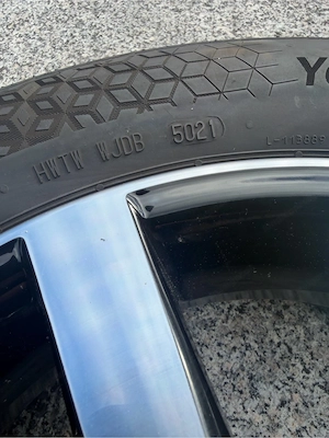 Suzuki Sommerreifen auf Alufelgen Bild 6