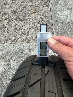 Suzuki Sommerreifen auf Alufelgen Bild 10