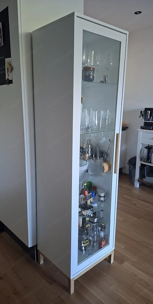 Vitrine mit Glastür Bild 2