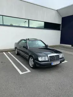 Mercedes-Benz W124 300-24V Coupe