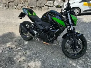 Kawasaki Z400 Bild 3