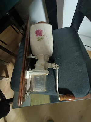 Alte wandkaffeemühle "schmetterling schleifwerk" Bild 4