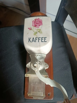 Alte wandkaffeemühle "schmetterling schleifwerk"