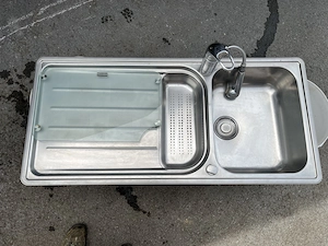 Edelstahl-Waschbecken