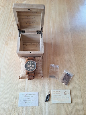 Holzkern Armbanduhr Bild 2