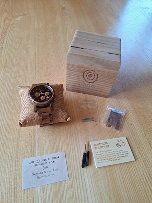 Holzkern Uhr 
