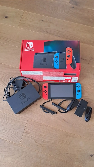 Nintendo Switch mit komplettem Zubehör - kaum verwendet Bild 3