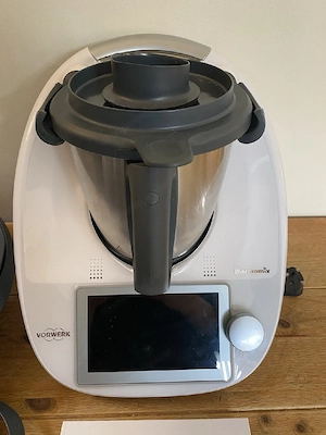 Vorwerk Thermomix TM6 Küchenmaschine Weiß mit Gareinsatz und Zubehör Bild 2