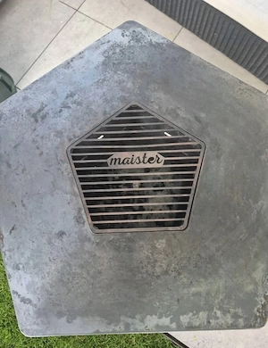 Hozkohlegrill aus Gusseisen Bild 3