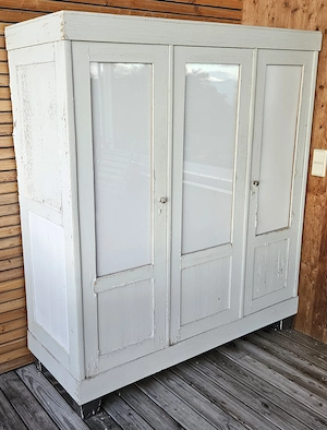 Alter Schrank, Kasten Bild 2