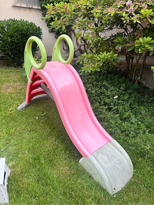 Garten Häusschen und Rutsche Bild 2