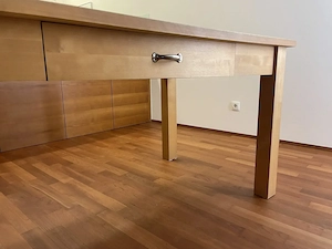 Massiver Holztisch Bild 3